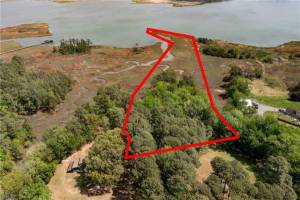 9 Bay Farm Road