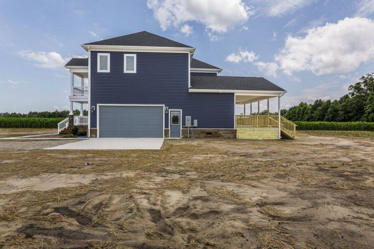 Lochlan elevation 16