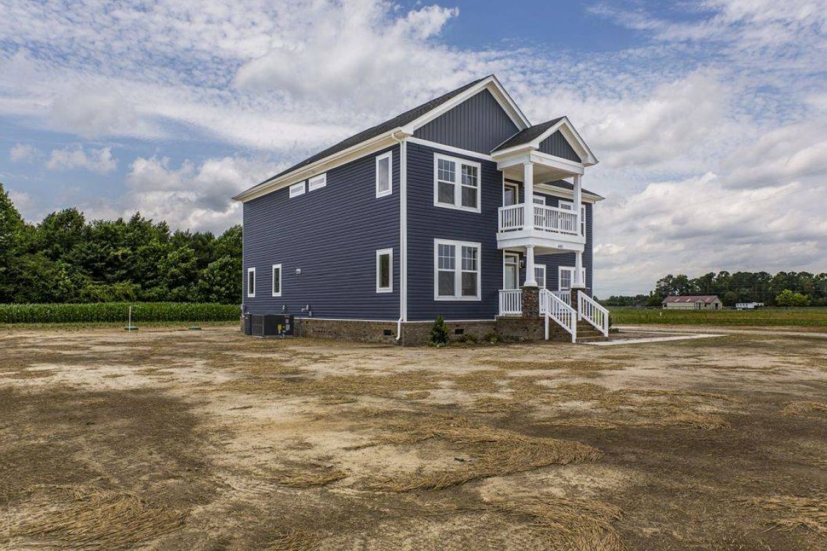 Lochlan elevation 22